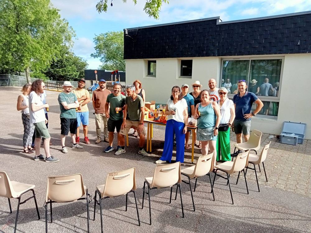 Bénévoles de l'APE réunis pour un moment convivial
